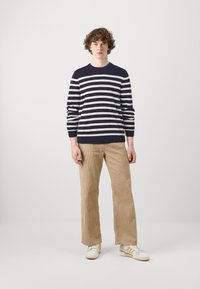 GAP CORE CREW FEEDER STRIPE - Džemperis - navy uniform