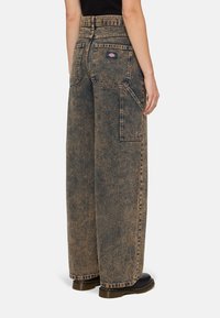 Dickies HERNDON - Jeans relaxed fit - overdye brown wash