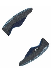 Pantofole grigie con rivestimento blu scuro, dotate di una suola in gomma blu texturizzata per una buona aderenza e di un'etichetta con logo. Design pratico e facile da indossare.