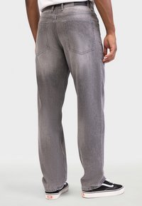 Redefined Rebel HAMILTON LOOSE FIT - Traperice opuštenog kroja - light grey