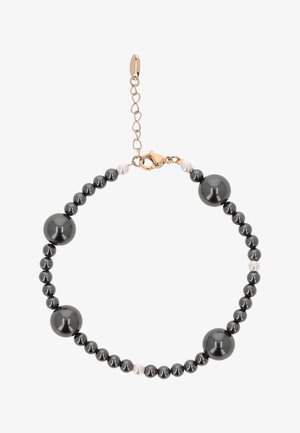 Rannekoru, jossa on vuorotellen pieniä ja suuria tummanharmaita helmiä, muutama pieni valkoinen helmi sekä kullanvärinen ketjulukko.