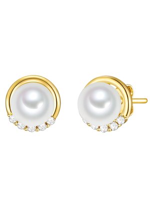Orecchini a perno in tono dorato con una grande perla bianca circondata da un anello e piccoli cristalli trasparenti, creando un design a strati.
