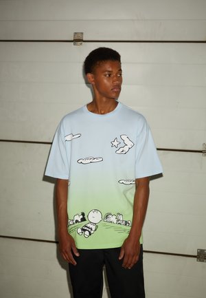 PEANUTS CLOUD WATCHING TEE - T-shirt con stampa - chambray blue/lime rave
