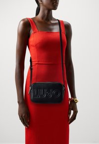 LIU JO CAMERA CASE - Borsa a tracolla - nero
