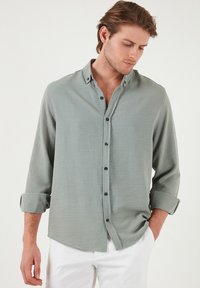 REGULAR FIT - Camicia - mint