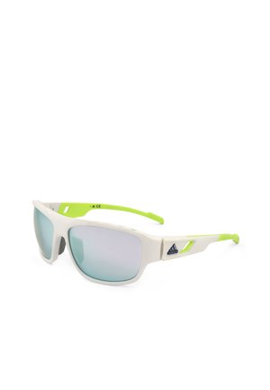 Occhiali da sole sportivi Adidas bianchi e verde lime con lenti blu riflettenti e logo sul lato della montatura.