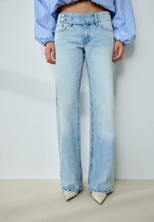Stradivarius, LOW-WAIST STRAIGHT-LEG HAMMER-LOOP JEANS - Jean boyfriend - mottled royal blue
