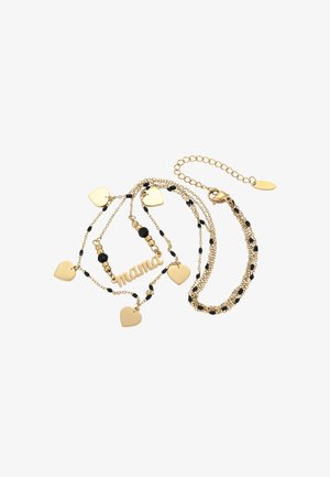 Gouden ketting met "mama" hanger, kleine gouden hartbedels en zwarte kraalaccenten op verworven kettingen. Sluiting met verlengkettinkje.