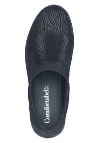 Black slip-on shoe with textured wave pattern, elastic sides, and black interior. Features "Comfor tabel" branding on the insole.