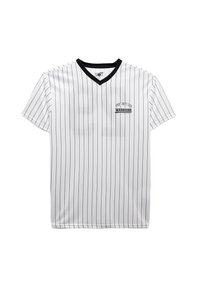 Camisa deportiva de manga corta blanca con finas rayas verticales negras, cuello en V negro y el texto "CLUB DEPORTIVO UNIDAD GUERREROS" en el pecho.