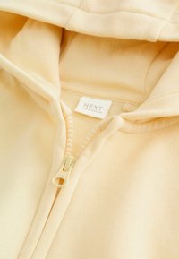 Neselectat, butter yellow