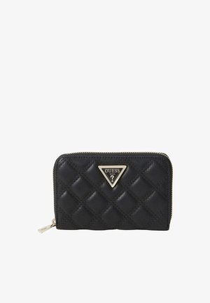 Portafoglio nero trapuntato con zip su tutto il giro e logo triangolare argento Guess centrato sul davanti, con testo U.S.A. e punto interrogativo.