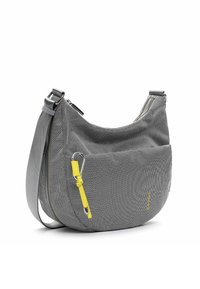 Grau gefärbte Stoff-Schultertasche mit strukturiertem Oberflächen, Reißverschlussverschluss und einem gelben Akzent an der Seite mit einem Karabiner-Loop.