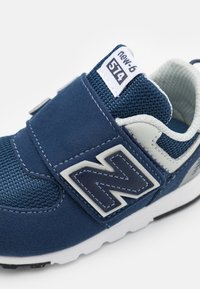 New Balance 574 UNISEX - Zapatos de bebé - navy