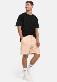 INDICODE JEANS Shorts - pale peach