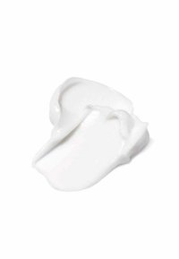 Crema bianca con una consistenza liscia, spessa e lucida, spalmata in una forma curva e organica, caratterizzata da bordi morbidi e un leggero luccichio.