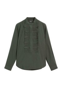Camicia a maniche lunghe verde oliva con colletto alla coreana, caratterizzata da un design anteriore plissettato, bottoni decorativi e una vestibilità comoda.