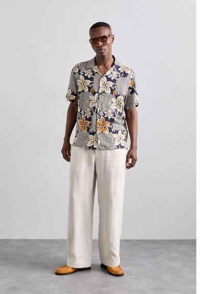 J.LINDEBERG NOAH PANTS - Püksid - safari beige
