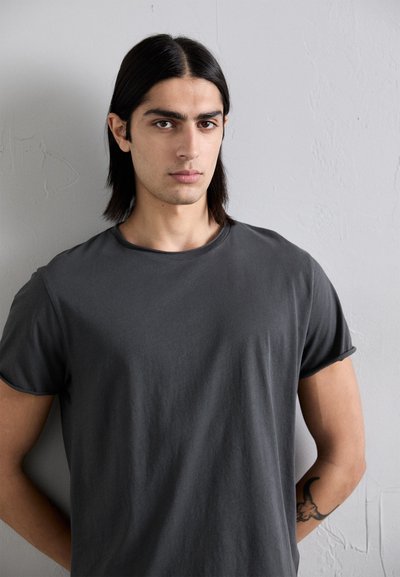 Filippa K ROLL NECK TEE - Základné tričko - charcoal