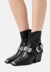 River Island Botki kowbojki i motocyklowe