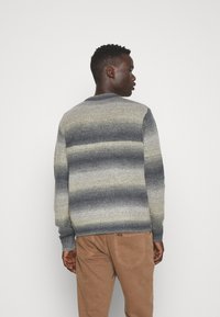 Jack & Jones JORGRACIA SPACE DYE CREW NECK - Neule - reed yellow