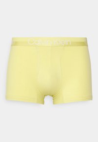 Gule bomullsbokser med en myk tekstur og en Calvin Klein-logo på midjebåndet. Designet for komfort og passform.