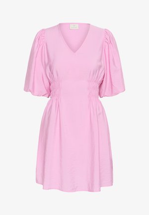 Roze korte jurk met geplooide korte mouwen, V-hals en een taille met geplooide elastische details.