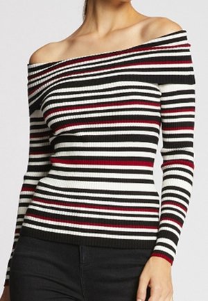 Off-shoulder ribstrikket sweater i sort, hvid og røde striber. Lange ærmer med en tætsiddende silhuet, der har et tekstureret strikket mønster.