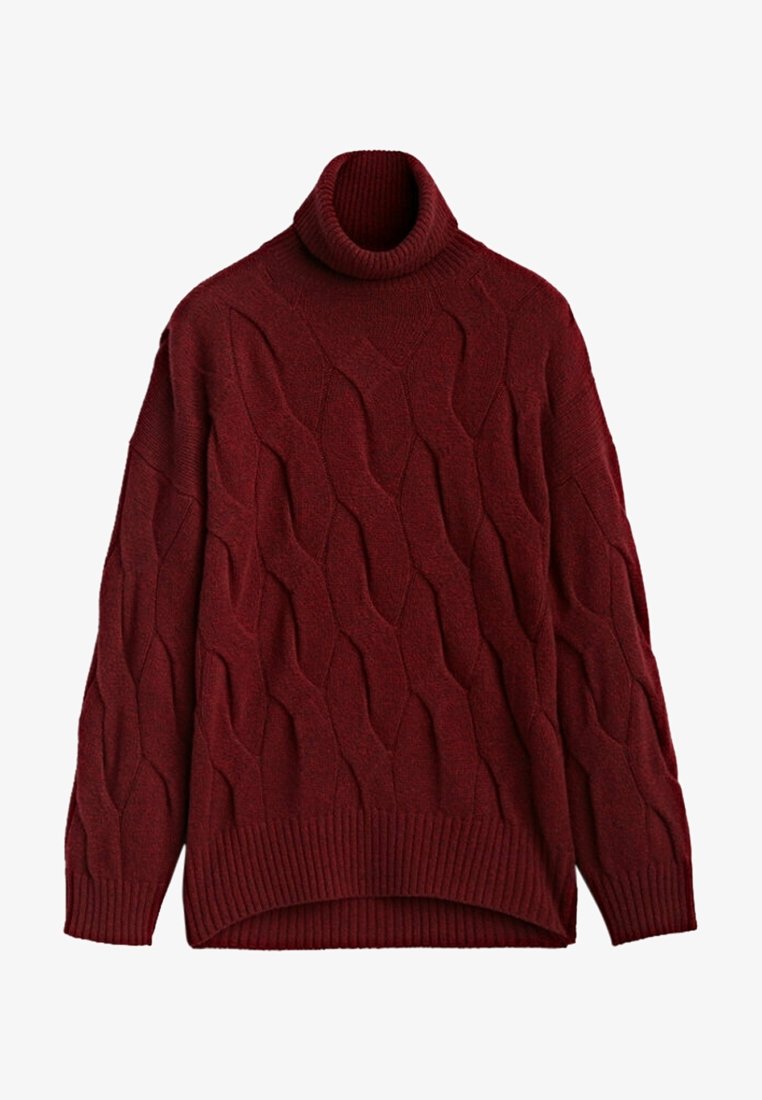 Pull à col roulé en maille torsadée bordeaux avec manches longues et poignets et ourlet côtelés.