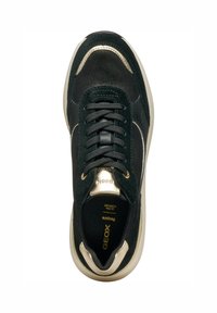 Sneaker nero e oro con una tomaia strutturata, lacci e punta arrotondata. Presenta dettagli dorati e una suola imbottita per il comfort.