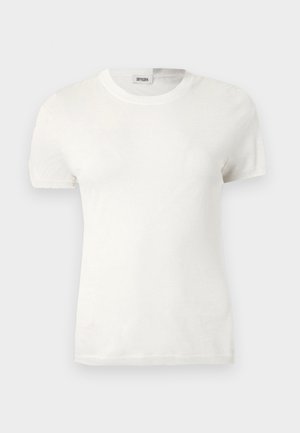 Bílé bavlněné tričko s kulatým výstřihem, krátkými rukávy a hladkou texturou. Žádné vzory ani zdobení nejsou viditelné.