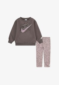 Wybrany, medium soft pink