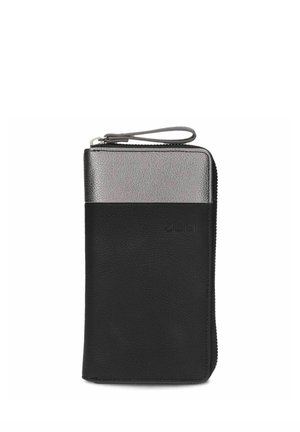 Portafoglio da polso bicolore nero e grigio metallizzato con chiusura a cerniera e superficie in pelle texturizzata.