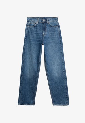 Jeans de mezclilla azul con un diseño de pierna recta, que presentan una cintura de altura media, un ligero desvanecimiento y detalles de costura minimalistas.