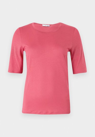 T-shirt κοντομάνικη, στρογγυλή λαιμόκοψη σε έντονο ροζ χρώμα, κατασκευασμένο από μαλακό ύφασμα με λεία υφή, με κανονικό στρίφωμα και ελάχιστο σχέδιο.