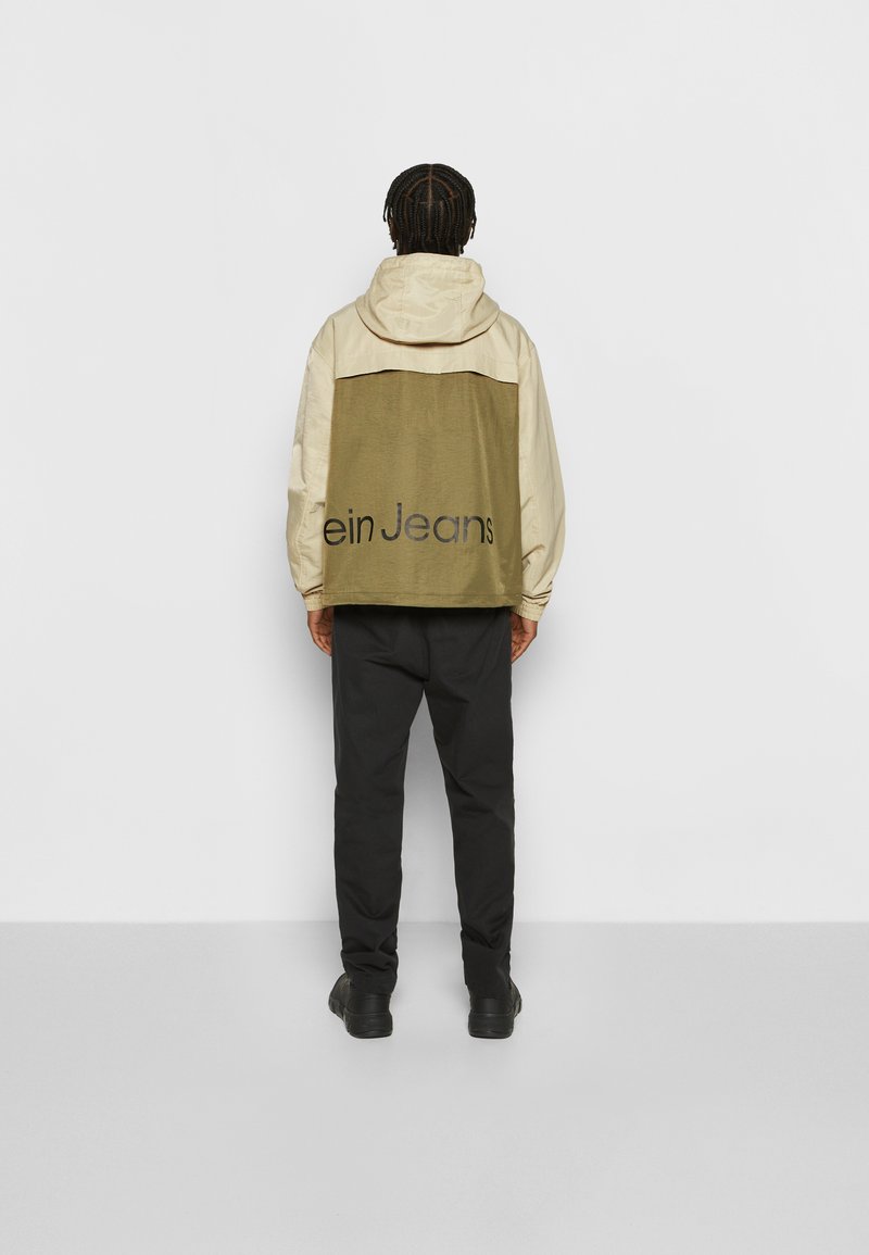 Herren Leichte Jacken | Calvin Klein Jeans COLORBLOCK JACKET Leichte Jacke wheat fields/beige - VU35623 Herren Leichte Jacken | Calvin Klein Jeans COLORBLOCK JACKET Leichte Jacke wheat fields/beige - VU35623