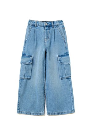Lyseblå brede cargobukser i denim med lommer med klapper for- og på siden, bæltestropper og knaplukning.