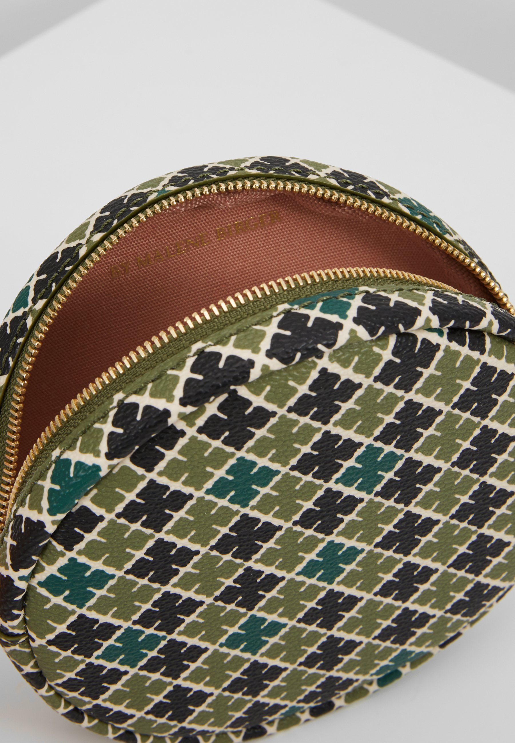 By Malene Birger CIRCLE BAG Skulderveske olivine By Malene Birger CIRCLE BAG Skulderveske olivine