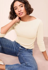 REGULAR FIT 3/4 SLEEVE BOAT NECK - Camiseta de manga larga - cream