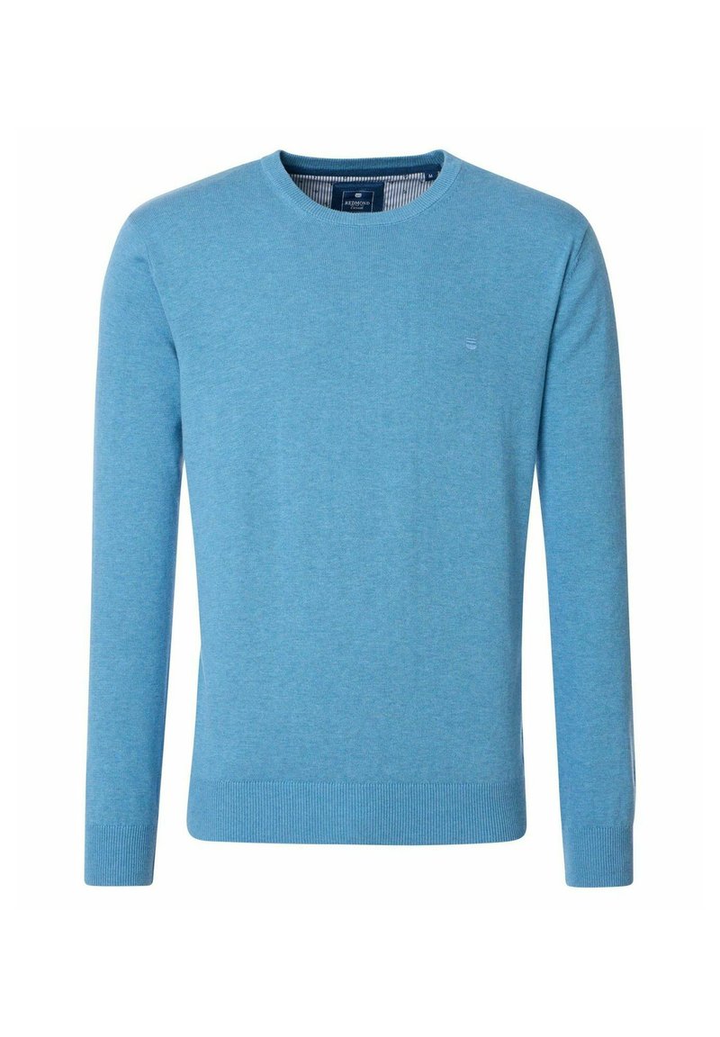 Jasnoniebieski sweter typu crew-neck z miękkiego materiału, z długimi rękawami i prążkowanymi mankietami. Małe logo na piersi, klasyczny prosty krój.