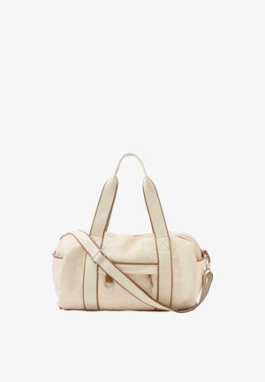 Béžová plátená taška s dvoma rukoväťami, predným vreckom na zips, nastaviteľným ramenným popruhom a kovovou sponou na bielom pozadí.