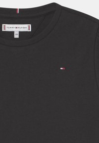 Tommy Hilfiger Camiseta básica - black