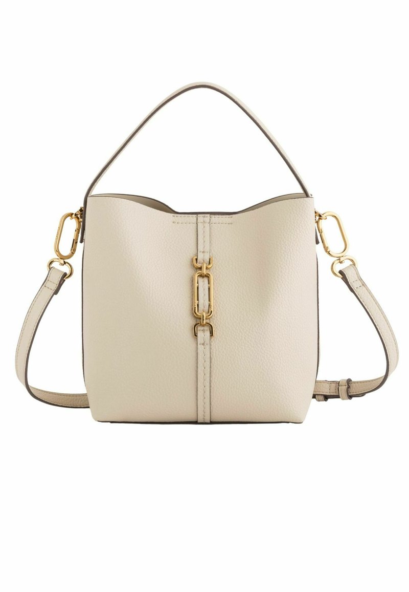 Beige læder bucket bag med en struktureret form, guldfarvet hardware og en aftagelig skulderrem. Har et top håndtag og tekstureret overflade.