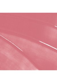 Échantillon de vernis à ongles rose brillant avec une texture lisse et brillante et des détails de scintillement subtils.