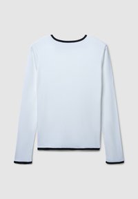 Langarmshirt aus hellblauem Stoff mit glatter Textur. Verfügt über einen schwarzen, runden Ausschnitt sowie einen schwarzen Saum an den Manschetten und dem unteren Saum.