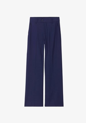 Pantalones de pierna ancha en tela de color azul marino oscuro con una textura suave. Presenta un cierre frontal con botón y bolsillos laterales. Diseño clásico y a medida.