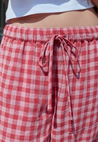 Next Bukser - pink red gingham