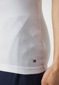 Tommy Hilfiger PREMIUM ESSENTIALS TANK 3 PACK - Apakškrekls - black/white/zinc alloy