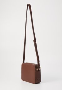 BOSS LIRIEL CROSSBODY - Axelremsväska - brown