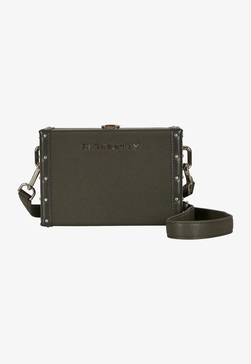 Sac bandoulière vert en simili cuir de forme rectangulaire, avec des clous argentés et un logo embossé. Doté d'une bandoulière détachable et de quincaillerie métallique.